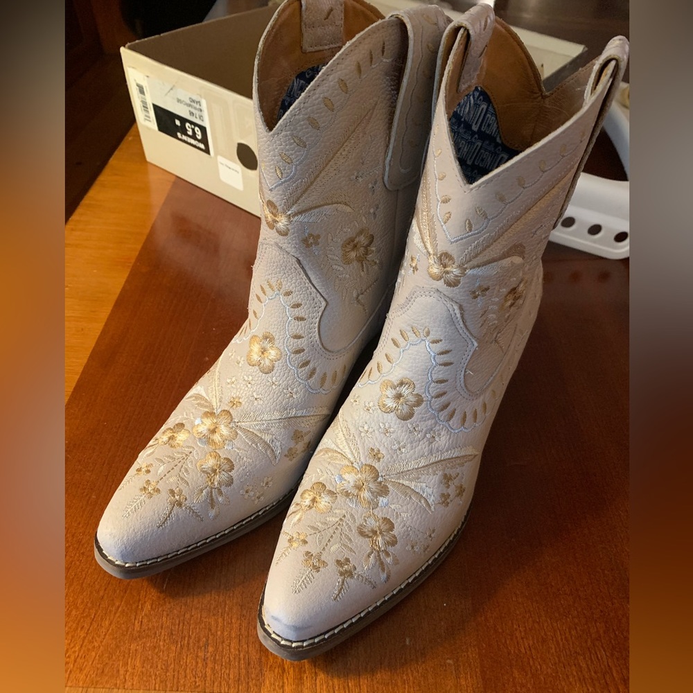 Dingo Primrose Booties
